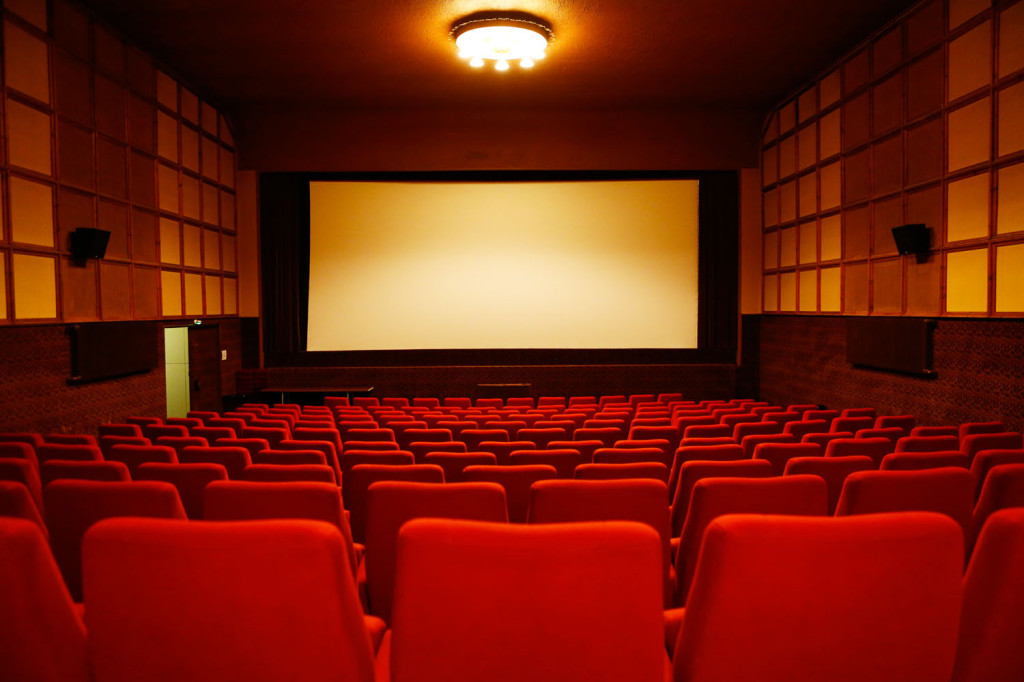 Kino-aulan valkokangas on samankokoinen kuin Nuijamiehen kangas.